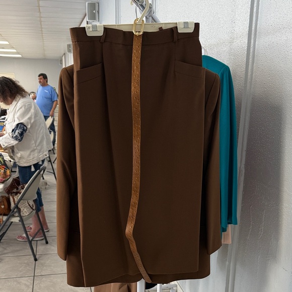 Evan Picone Brown Blazer - Picture 2 of 2